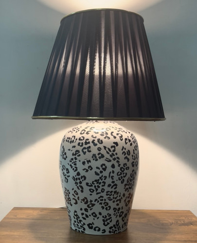 آباژور رومیزی سرامیکی طرح پلنگی مشکی سفید