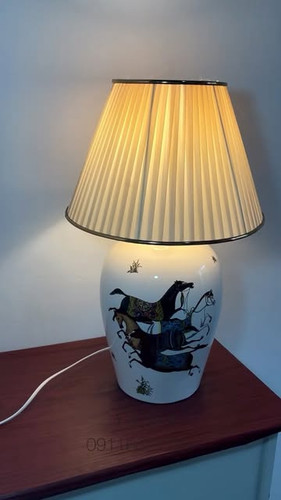 آباژور رومیزی سرامیکی طرح اسب هرمس رنگ کرم